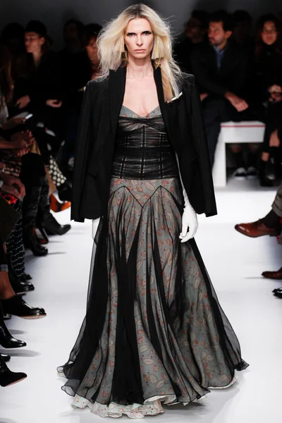 Look 15